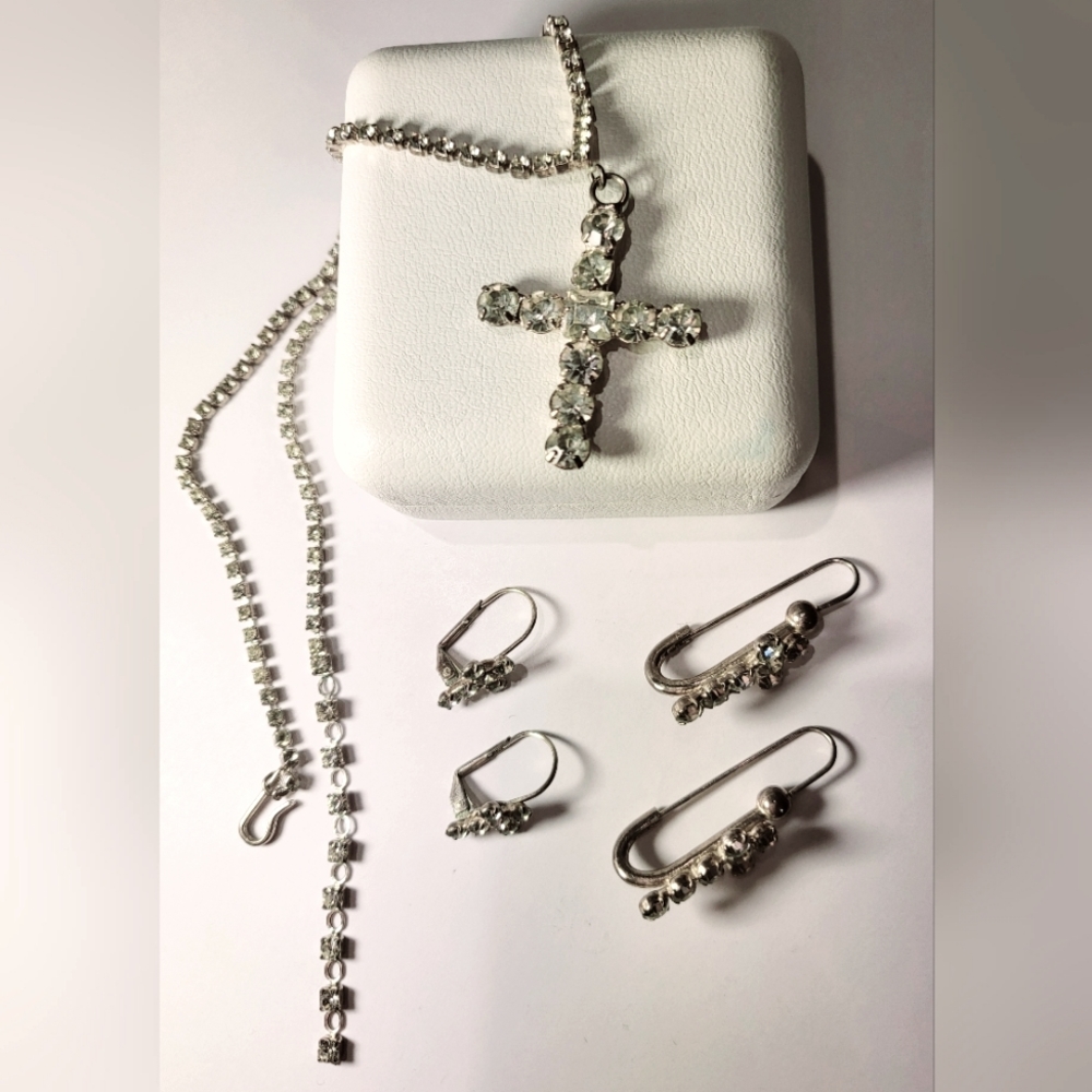VINTAGE CRYSTAL RHINESTONE CROSS SET